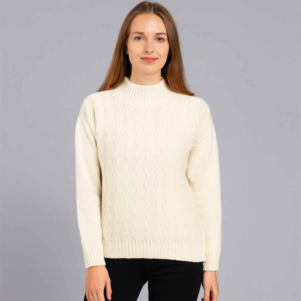 🤍‎ Classic Cream Turtleneck Sweater – Minimalist Knit (Size S)